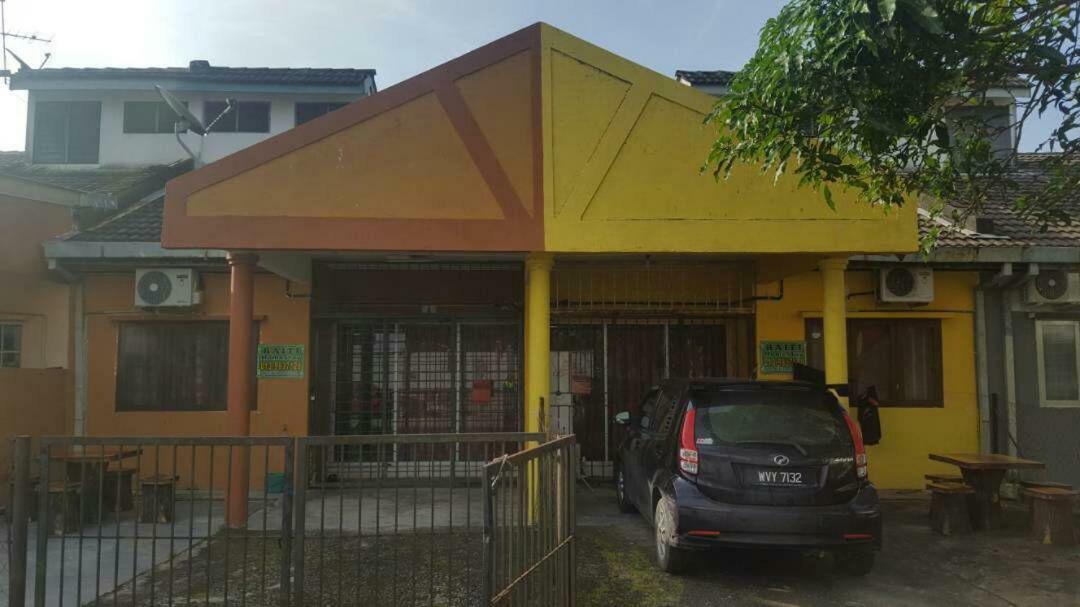 Baiti Homestay Gambang Exterior photo